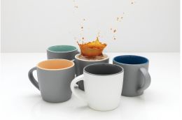 Mug en céramique avec intérieur coloré 300 ml