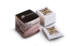 8 cubes de chocolat dans une boîte
