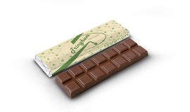 Barre de chocolat avec du papier recyclé