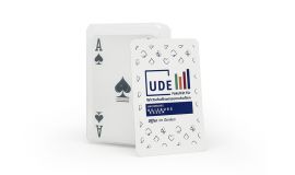 Jeu de cartes dans une boîte plastique