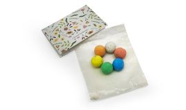 Bombes de graines colorées